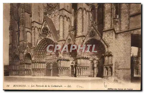 Ansichtskarte AK Bourges Les Portails de la Cathedrale