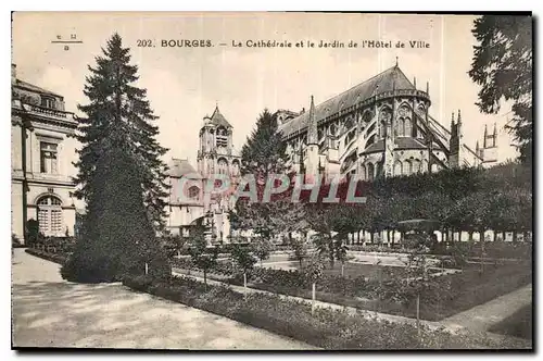 Ansichtskarte AK Bourges La Cathedrale et le Jardin de l'Hotel de Ville