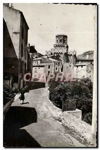 Cartes postales moderne Royat P de D Une rue du vieux Royat et l'Eglise St Leger