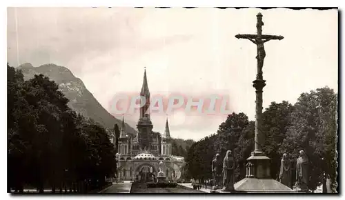 Cartes postales moderne Lourdes La Basilique et le Calvaire Breton