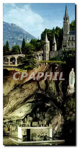 Cartes postales moderne Lourdes La Grotte et la Basilique