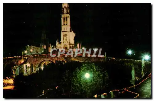 Cartes postales moderne Lourdes La Basilique illuminee