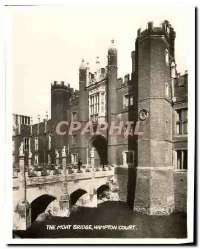 Cartes postales moderne The Moat Bridge Hampton Court