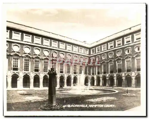 Cartes postales moderne Quadrangle Hampton Court