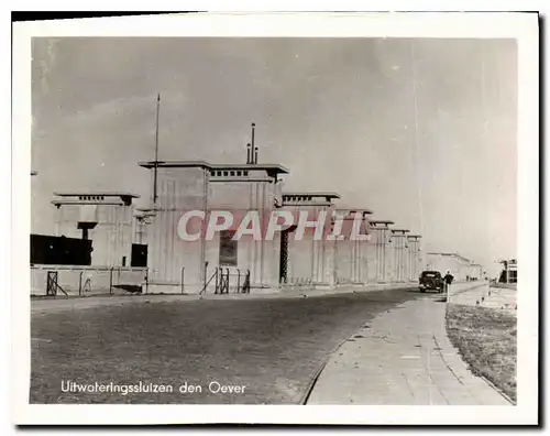 Cartes postales moderne Afsluitdijk Uitwateringssluizen den Oever