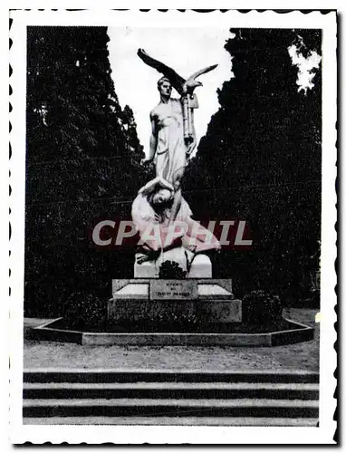 Cartes postales moderne Milano Cimitero Monumentale Monument aux Fascites Tombes pour la Patrie Scupt