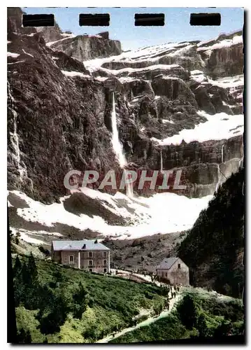 Cartes postales Gavarnie La Grande Cascade et l'Hotel du Cirque