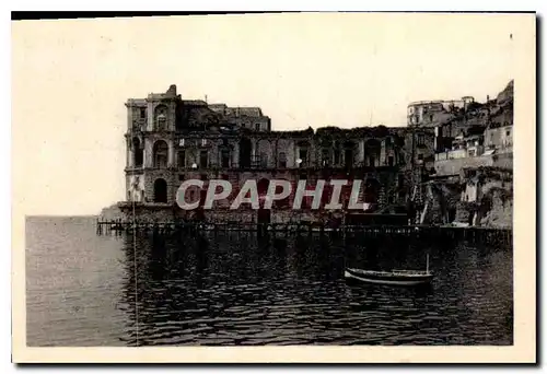 Cartes postales moderne Napoli Palazzo Donn'Anna e pescatori che tirano le reti