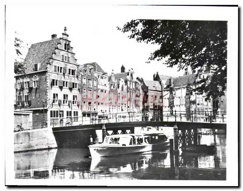 Cartes postales moderne Amsterdam Oudezijds Voorburgwal avec Leeuwenburgh