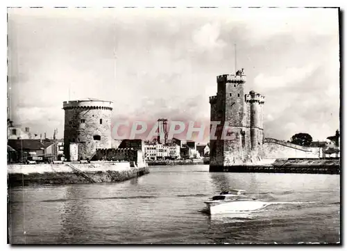 Cartes postales moderne La Rochelle CH Mar la sortie du port et l'eglise Saint Sauveur