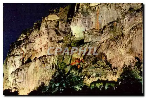 Cartes postales moderne La Falaise Illuminee par les soirs d'ete comme au commandement d'une baguette magique l'immense