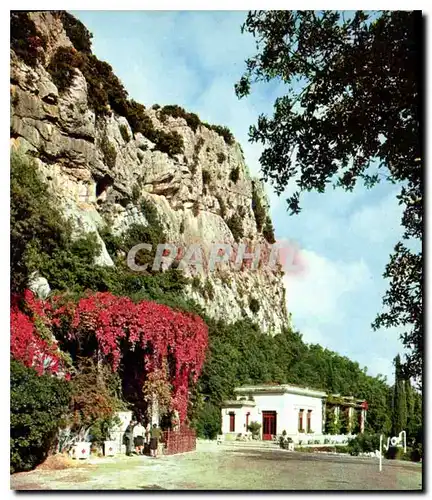 Cartes postales moderne La Falaise Illuminee Une excellente Route 40 Km de Montpellier amene les voitures a de belles et