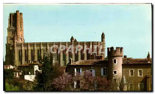 Cartes postales moderne Albi Tarn la Basilique Ste Cecile XIII S au premier plan Maison du Peintre Toulouse Lautrec