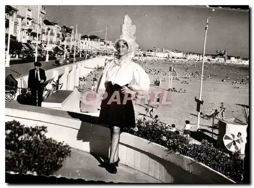 Cartes postales moderne Les Sables d'Olonne Vendee sablaise devant la Plage et le Remblai