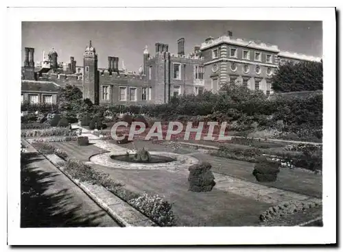 Cartes postales moderne Hampton Court Palace The Palace from the Sunk Garden