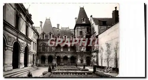 Ansichtskarte AK La Rochelle Ch Mar Caisse d'Epargne et Maison Henri II