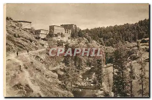 Cartes postales N D d'Ay Ardeche Ensemble vu du Couchant Au sommet les trois donjons a gauche chemin de Preaux a