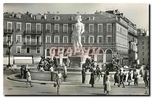 Cartes postales moderne Nice A M La place Massena et la Fontaine lumineuse du Dieu Soleil Seassal architecte Janniot scu