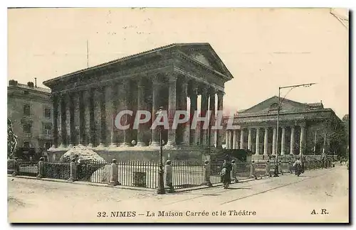 Ansichtskarte AK Nimes La Maison Carree et le Theatre