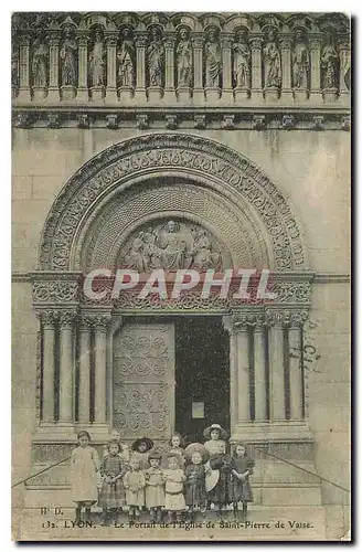 Cartes postales Lyon Le Portail de l'Eglise de Saint Pierre de Vaise Enfants