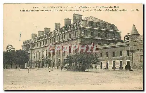 Cartes postales Vincennes Cour du Chateau Pavillon du Roi Casernement du Bataillon de Chasseurs a pied et Ecole