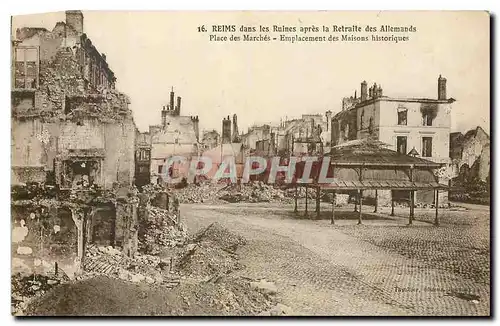 Ansichtskarte AK Reims dans les Ruines apres la retraite des Allemands Militaria