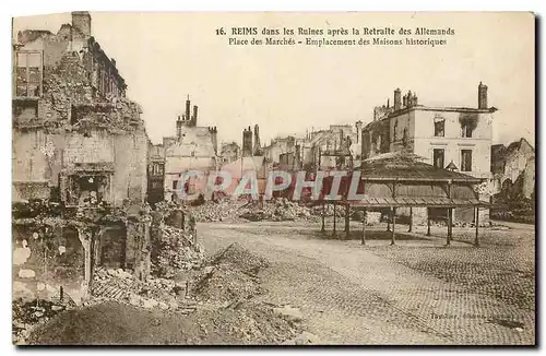 Cartes postales Reims dans les Ruines apres la retraite des Allemands Militaria