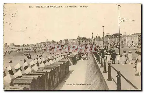 Cartes postales Les Sables d'Olonne Le Renblai et la Plage