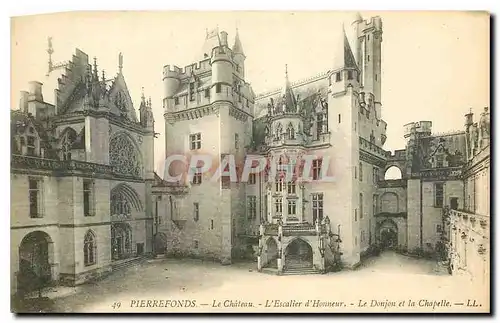 Cartes postales Pierrefonds Le Chateau L'Escalier d'Honneur Le Donjon et la Chapelle