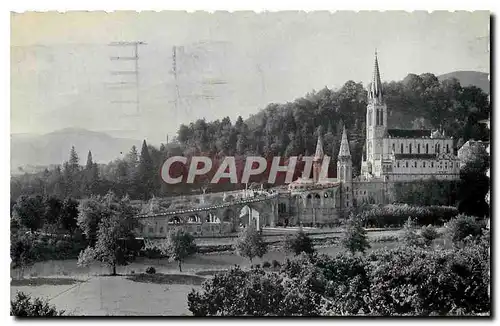 Cartes postales Lourdes la Basilique vue laterale