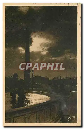Cartes postales Paris en Flanant Ciel d'Orage Place de la Corniche