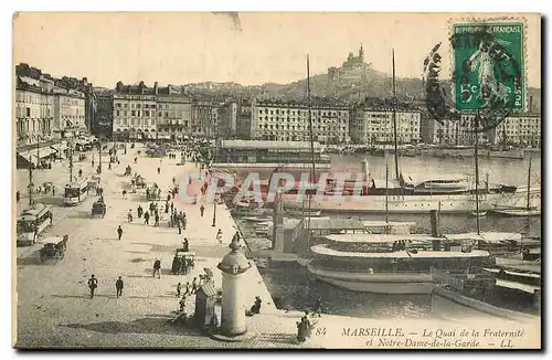 Cartes postales Marseille le Quai de la Fraternite et Notre Dame de la Garde Bateaux