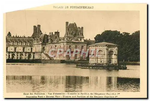 Ansichtskarte AK Palais de Fontainebleau Cour des Fontaine vue d'ensemble comedie et pavillon de l'empereur Napol