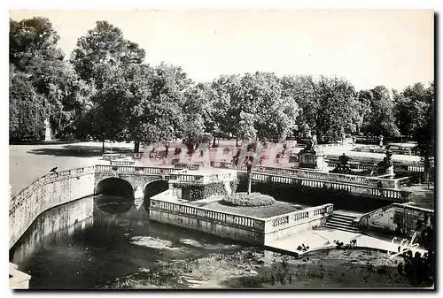 Cartes postales Nimes Vue sur le Jardin de la Fontaine