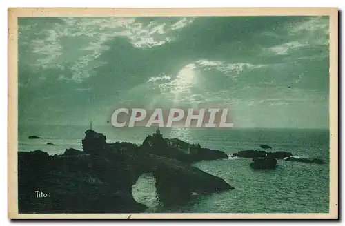 Cartes postales Biarritz Cote Basque La Roche Percee et le Rocher de la Vierge Coucher de Soleil