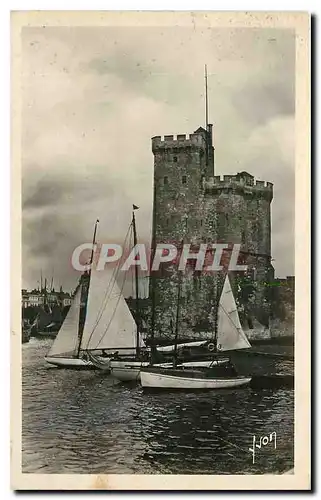 Cartes postales La Rochelle Chatente Maritime L'entree du port et la Tour St Nicolas Bateaux