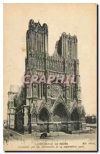 Cartes postales Cathedrale de Reims Incendiee par les Allemands