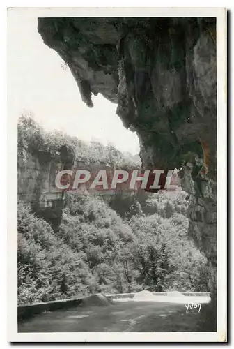 Cartes postales La Douce France Cote d'Azur Gorges du Loup les Rochers en stalactite au dessus de la route