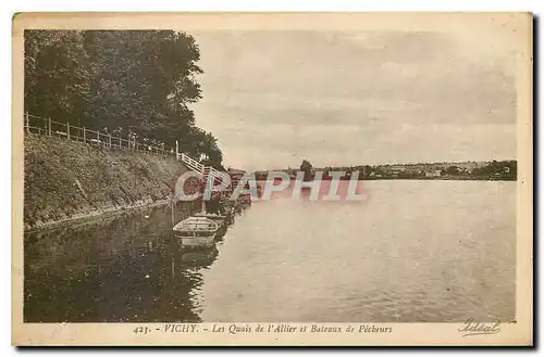 Cartes postales Vichy Les Quais de l'Ailier et Bateaux de Pecheurs