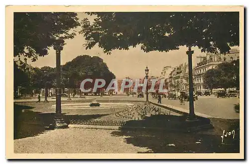 Cartes postales Paris en flanant le Rond Point des Champs Elysees