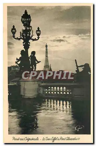 Cartes postales Paris au Crepuscule la tour Eiffel du Pont Alexandre III