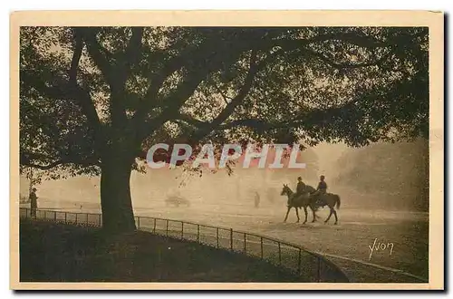 Cartes postales Paris en Flanant l'Avenue du Bois de Boulogne