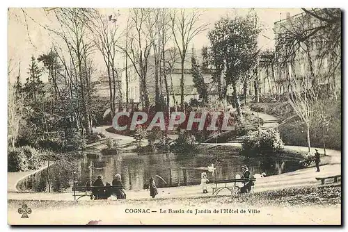 Ansichtskarte AK Cognac Le Bassin du Jardin de l'Hotel de Ville