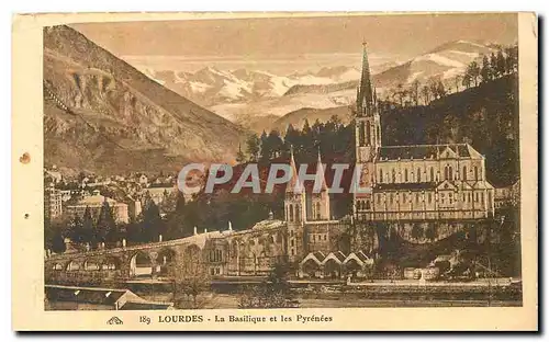 Cartes postales Lourdes La Basilique et les Pyrenees