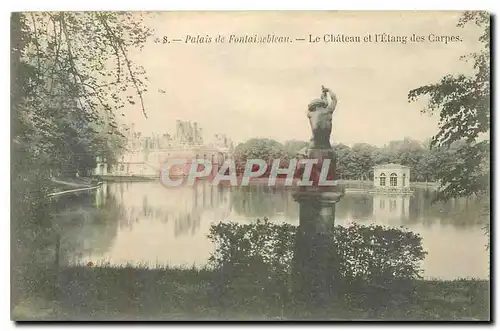 Cartes postales Palais de Fontainebleau Le Chateau et L'Etang des Carpes