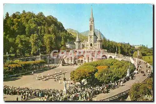 Cartes postales Lourdes Les Malades assistant au Chemin de Croix