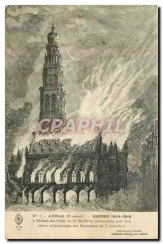 Ansichtskarte AK Arras P de C Guerre 1914 1915 l'hotel de ville et le Beffroi incendies par les obus allemands en