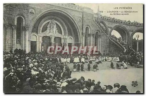 Ansichtskarte AK Les Pyrenees Lourdes La Benediction du St Sacrement