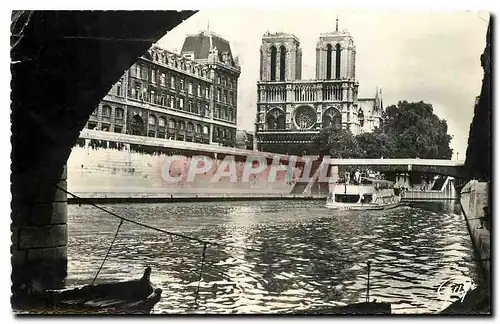 Ansichtskarte AK Paris et ses merveilles la Cathedrale Notre Dame vue des bords de la Seine au Petit Pont Bateau