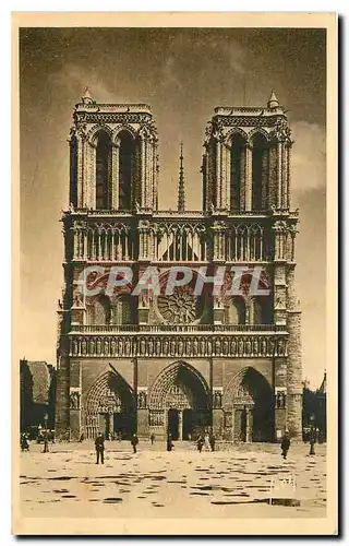 Cartes postales Paris en flanant Notre Dame et Place du Parvis